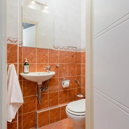 Duplex Near The Airport By Renters Apartment Warschau