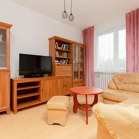 Duplex Near The Airport By Renters Lägenhet