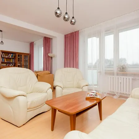 Duplex Near The Airport By Renters Lägenhet *