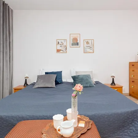 Duplex Near The Airport By Renters Lägenhet *