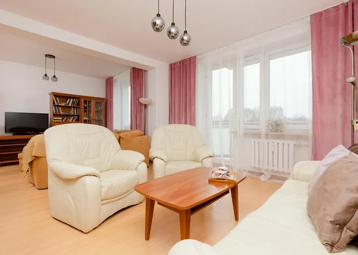 Duplex Near The Airport By Renters アパート *