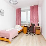 Duplex Near The Airport By Renters ורשה