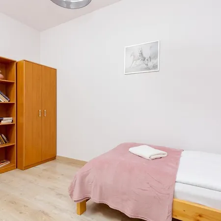 Duplex Near The Airport By Renters דירה *
